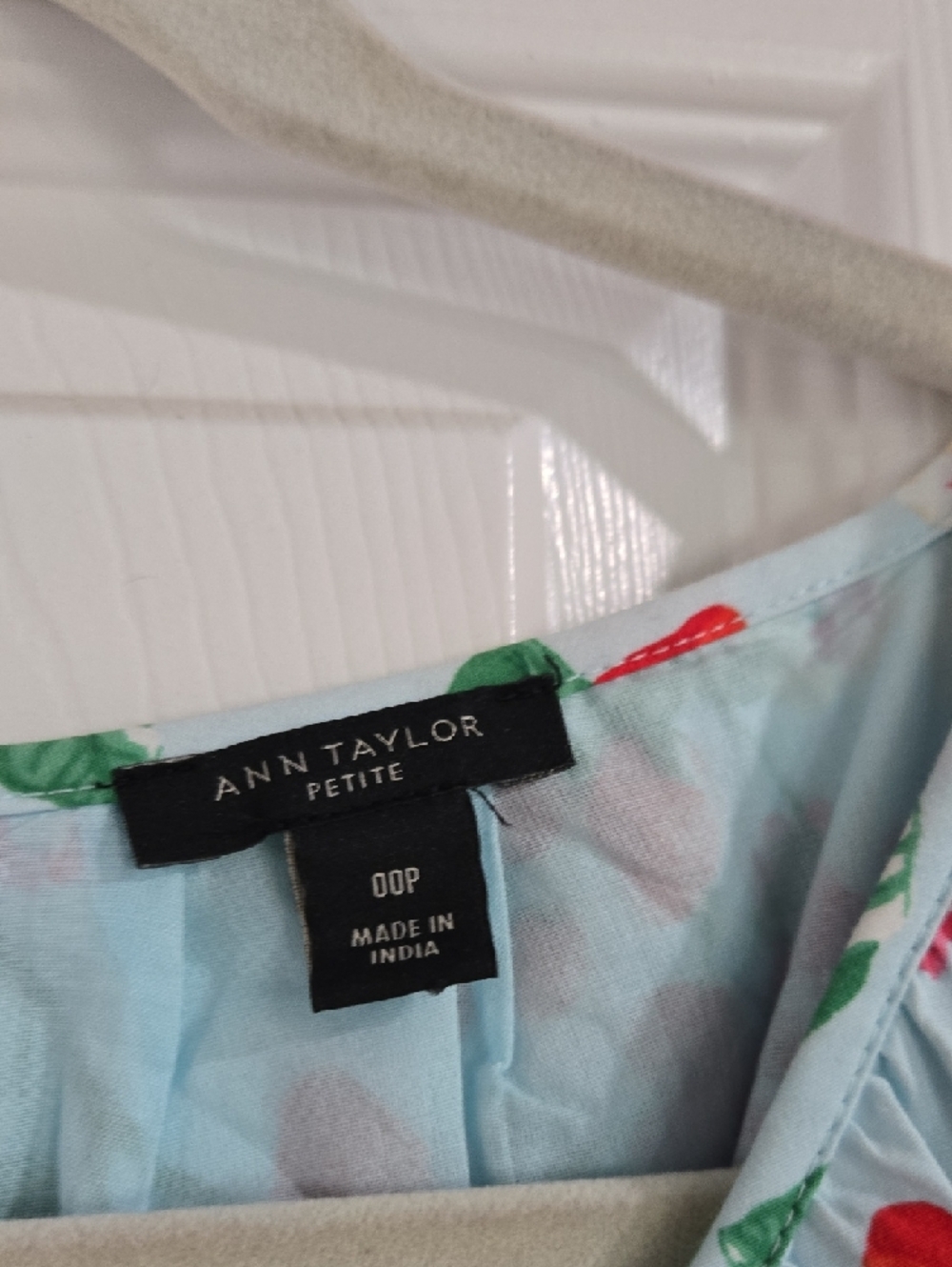 Ann Taylor Floral Flutter Sleeve Flare Dress Size 00P - Picture 5 of 9
